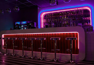 Фото №1 зала Руки вверх