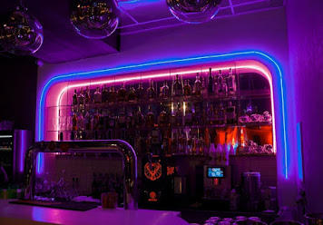 Фото №2 зала Руки вверх